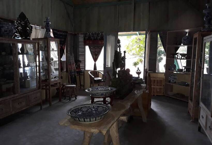 Bed and Breakfast Cemara Beachfront Suite