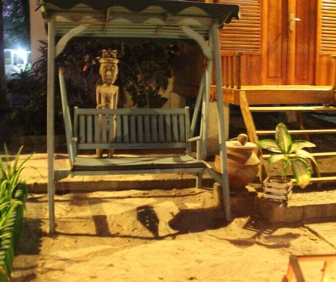 Bed and Breakfast Cemara Beachfront Suite