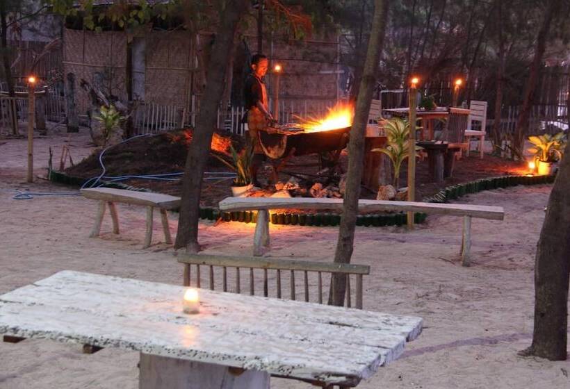 Bed and Breakfast Cemara Beachfront Suite