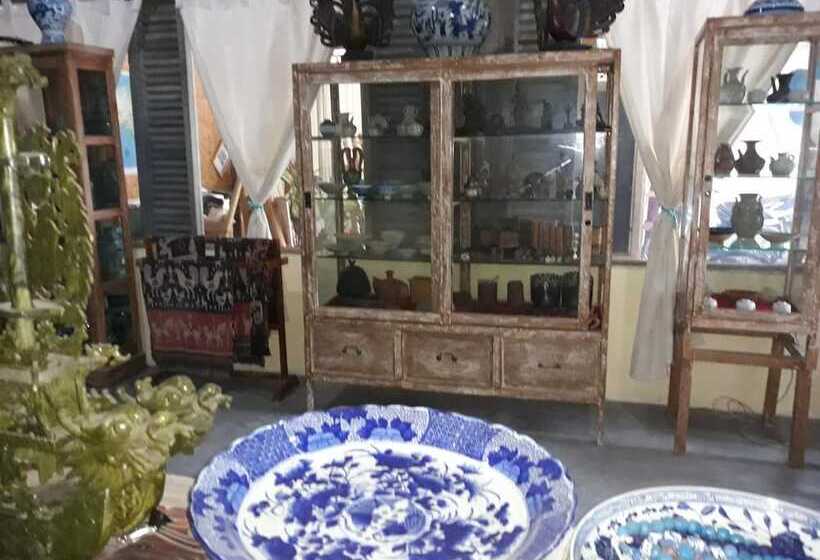 Bed and Breakfast Cemara Beachfront Suite