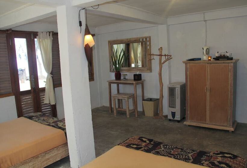 Bed and Breakfast Cemara Beachfront Suite