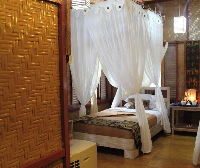 Bed and Breakfast Cemara Beachfront Suite