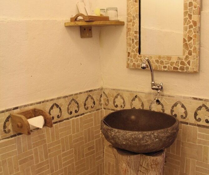 مبيت وإفطار Cemara Beachfront Suite