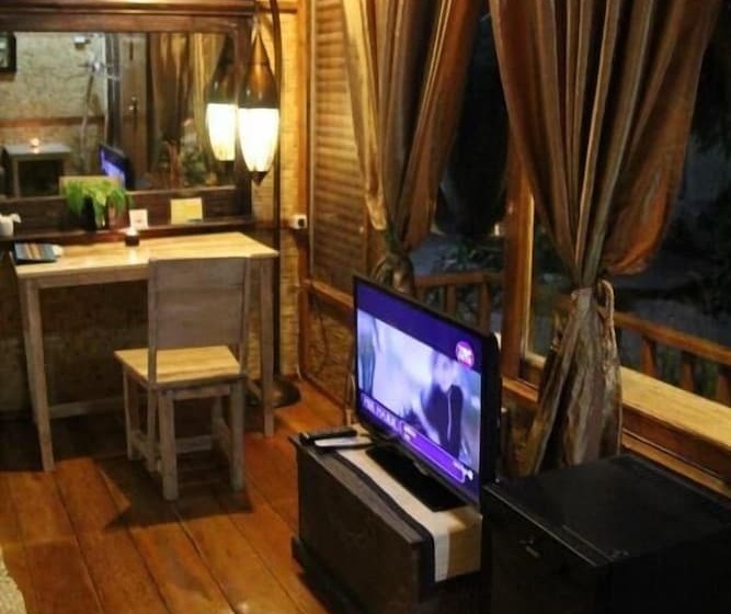 Bed and Breakfast Cemara Beachfront Suite