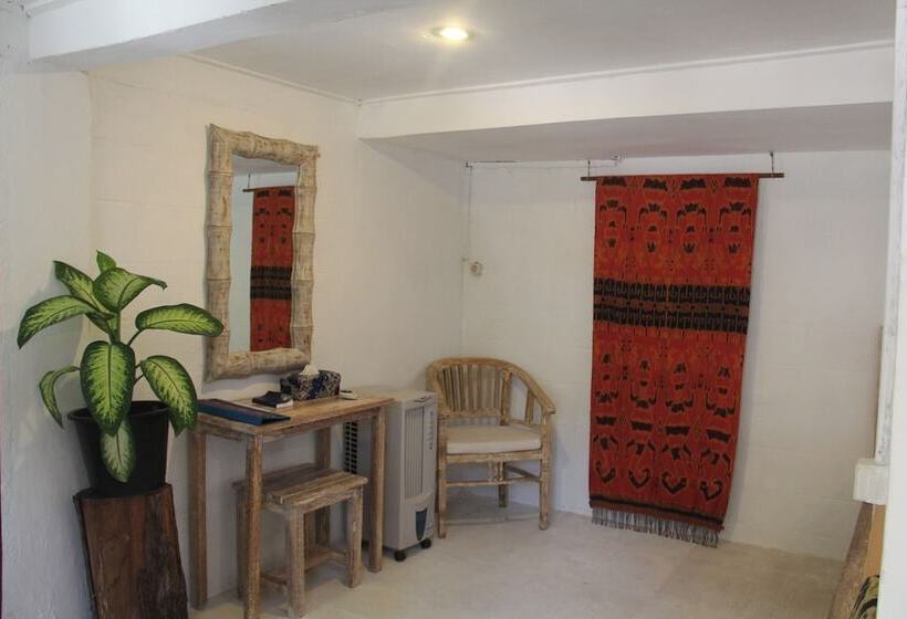 مبيت وإفطار Cemara Beachfront Suite