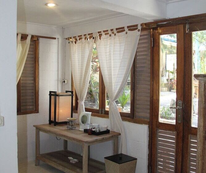 Bed and Breakfast Cemara Beachfront Suite
