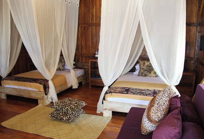 مبيت وإفطار Cemara Beachfront Suite