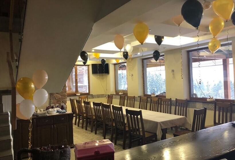 تختخواب و صبحانه Golden Nest