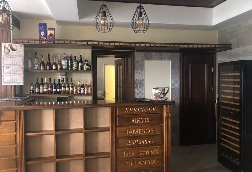 تختخواب و صبحانه Golden Nest