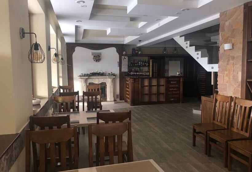 تختخواب و صبحانه Golden Nest