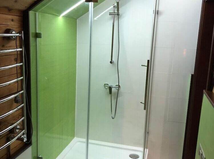 تختخواب و صبحانه Golden Nest