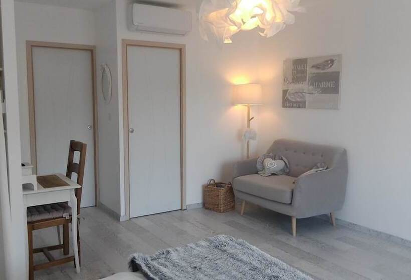 ベッドアンドブレックファースト Les Chambres De La Nouvelle Aliénor