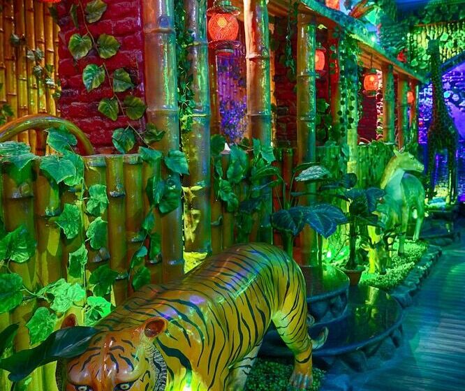 בית מלון כפרי Bangabhumi