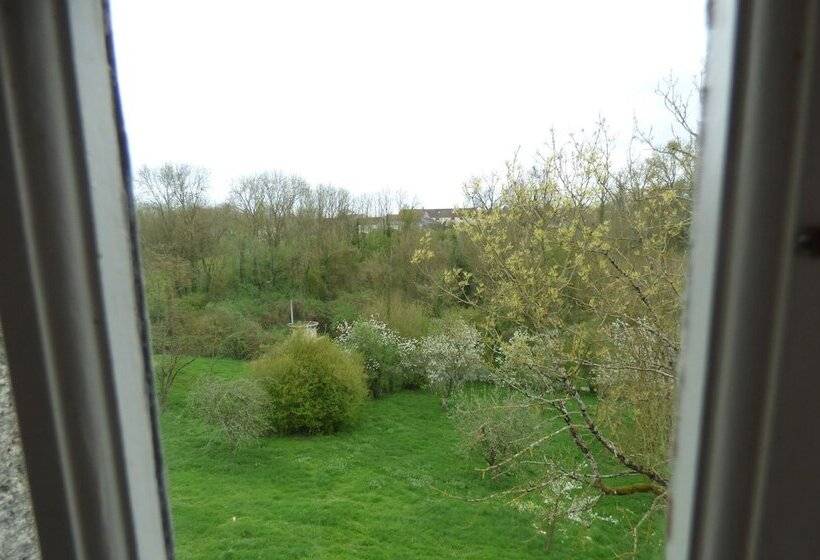 בית מלון כפרי Château De Montramé