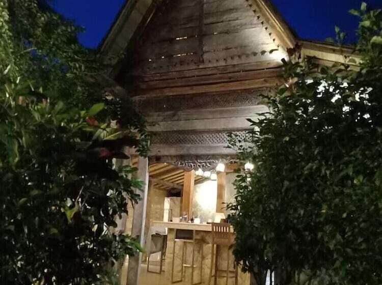 호텔 Coconut Lodge