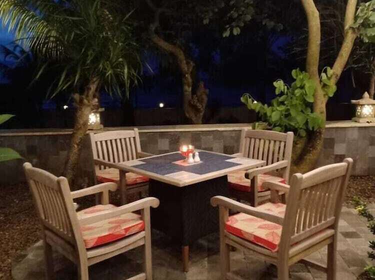 Отель Coconut Lodge