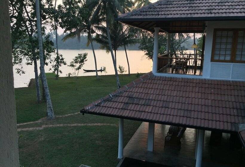 Отель Cranganor History Cafe Riverside Chateau