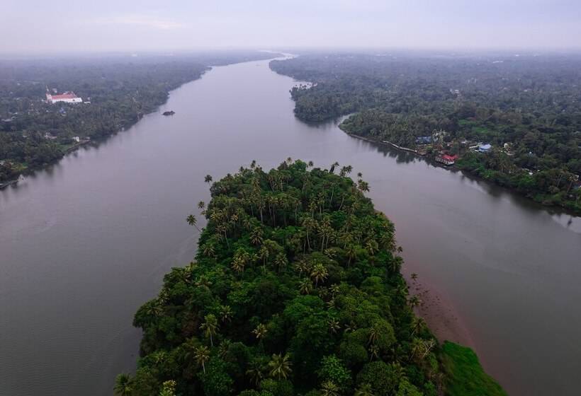 Отель Cranganor History Cafe Riverside Chateau