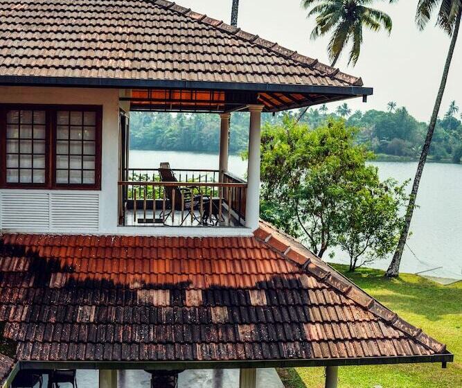 Отель Cranganor History Cafe Riverside Chateau