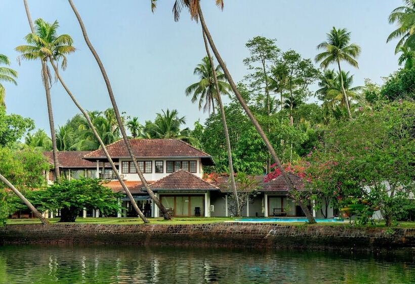 Отель Cranganor History Cafe Riverside Chateau