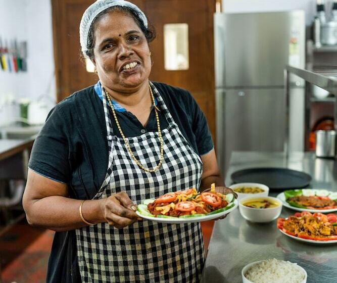 Отель Cranganor History Cafe Riverside Chateau