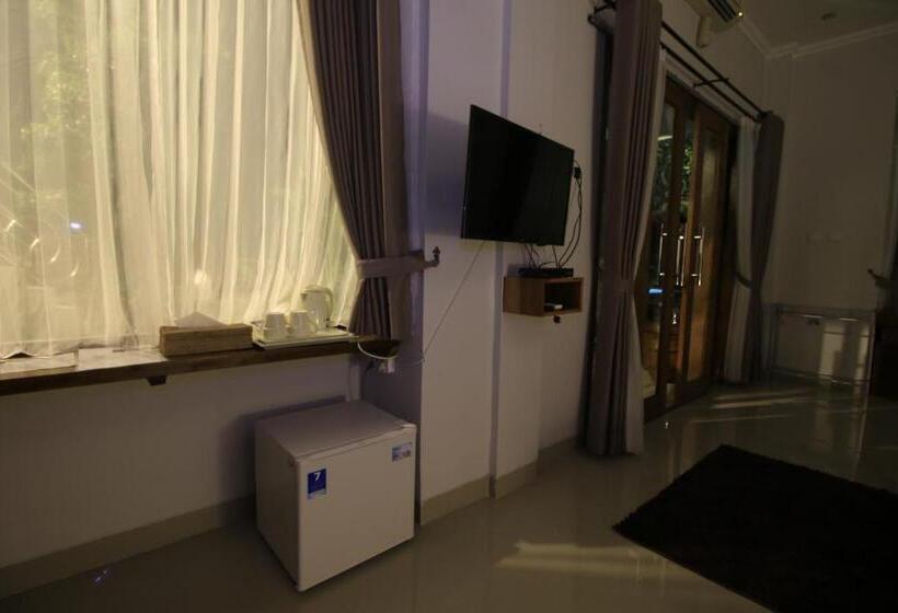 فندق Green Beach Inn