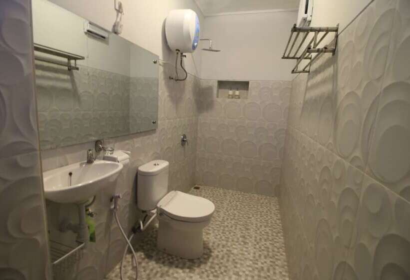 فندق Green Beach Inn