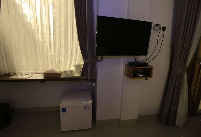 فندق Green Beach Inn