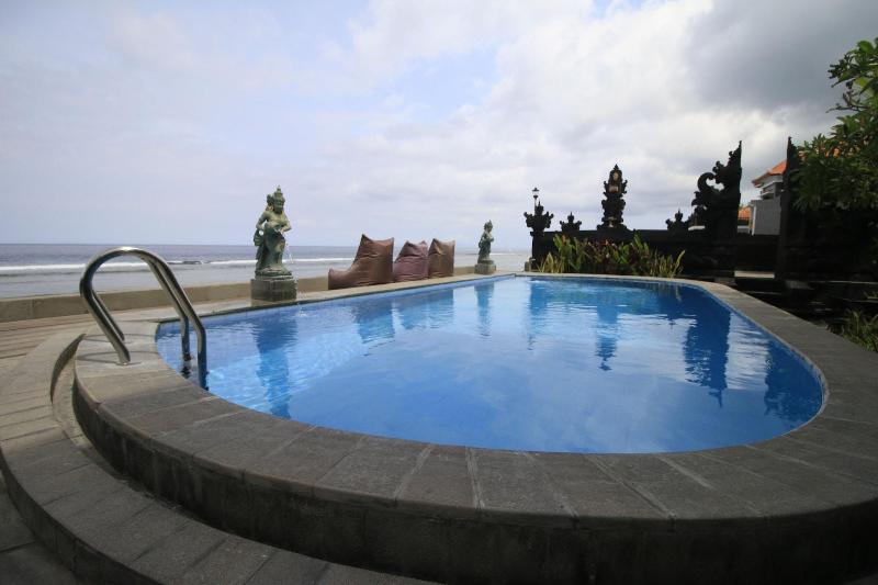 فندق Green Beach Inn