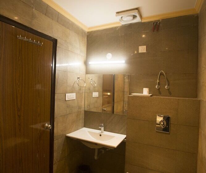 فندق Kings Regency