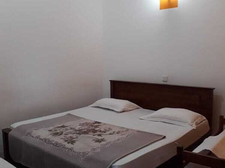 Отель Luminary Lodge