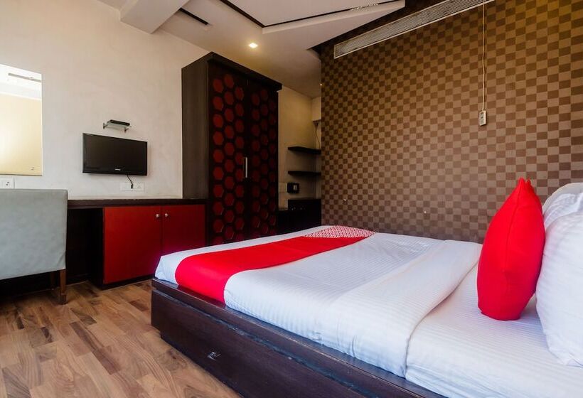 בית מלון כפרי Monarch Boutique