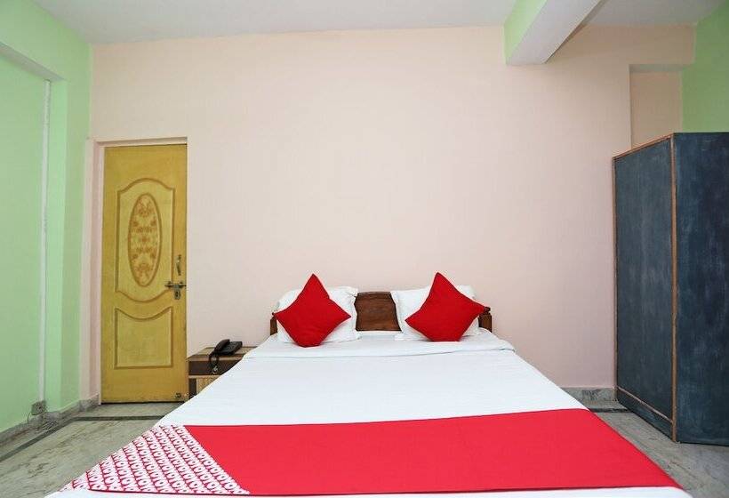 בית מלון כפרי New Urvashi By Oyo Rooms