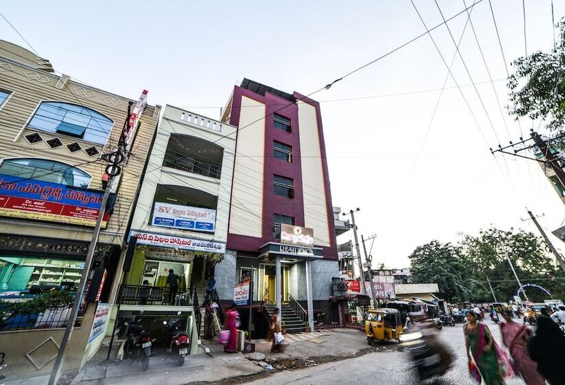 Отель Oyo 24288 Surya Teja Residency