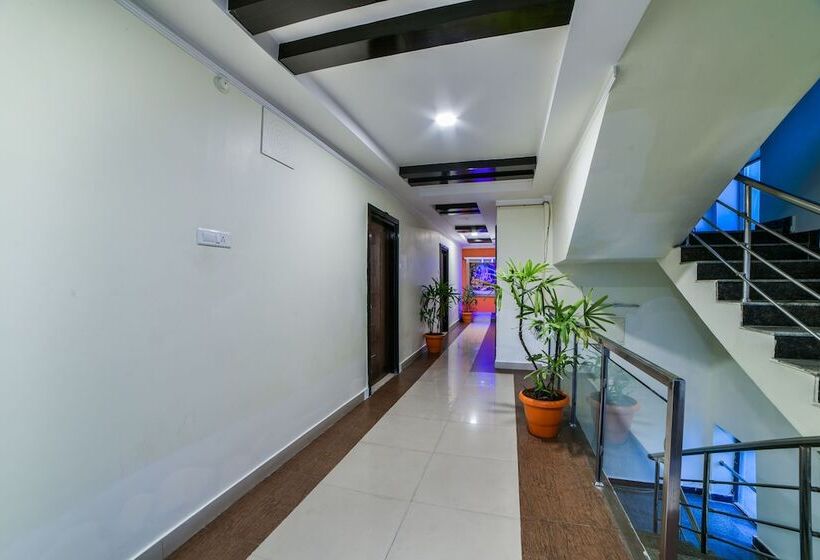 Отель Oyo 24288 Surya Teja Residency