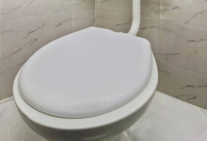 فندق Paras By Oyo Rooms