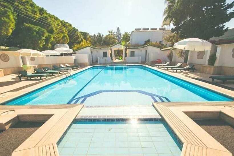 فندق Red Point Holiday Village