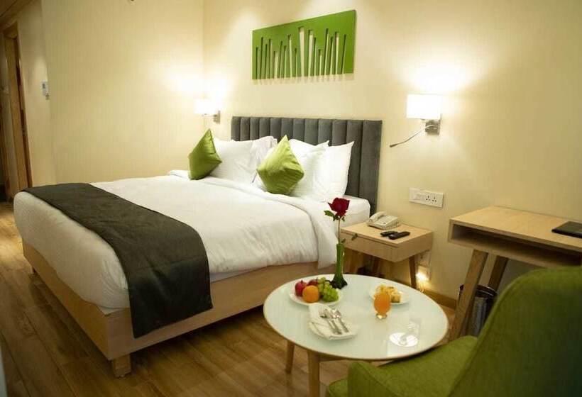 فندق Regenta Central Harsha Vapi