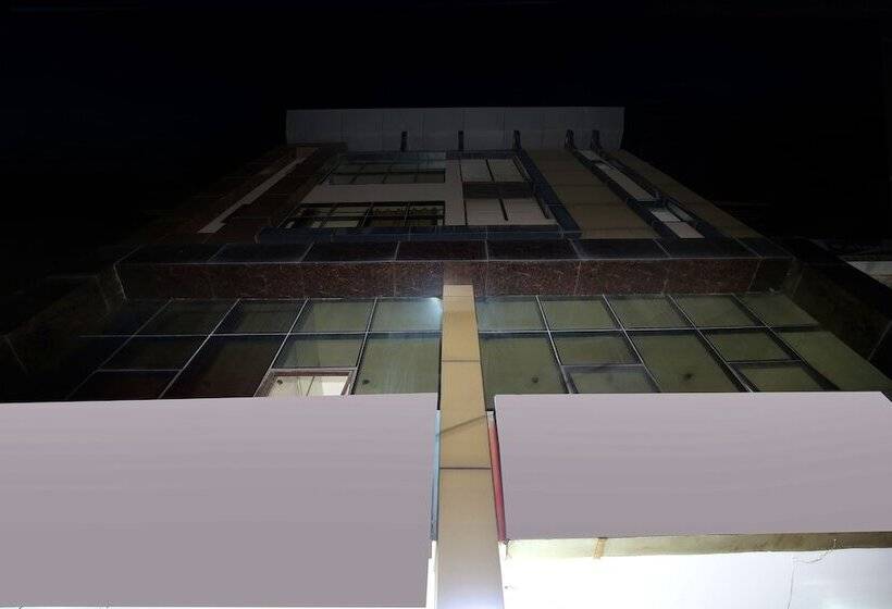 호텔 Royal By Oyo Rooms