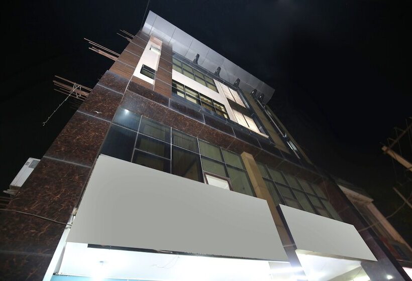 호텔 Royal By Oyo Rooms