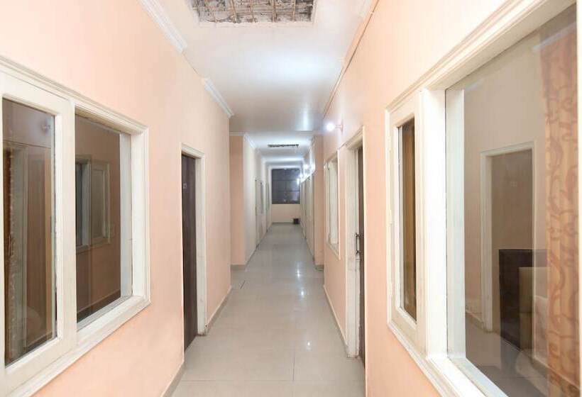 호텔 Royal By Oyo Rooms