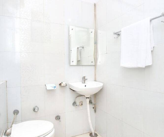 호텔 Royal By Oyo Rooms