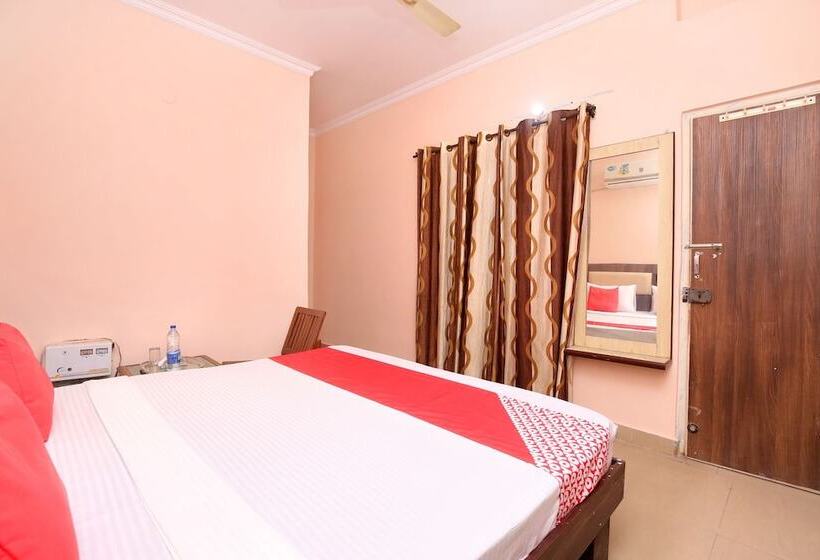 호텔 Royal By Oyo Rooms