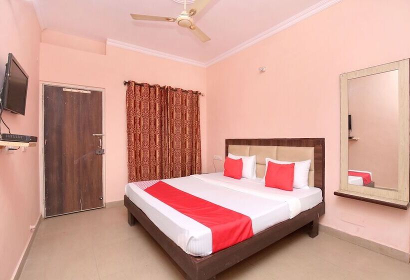 호텔 Royal By Oyo Rooms