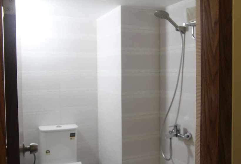 هتل Royal Inn Dhaka