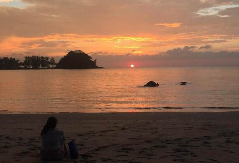 בית מלון כפרי Sea Rounding