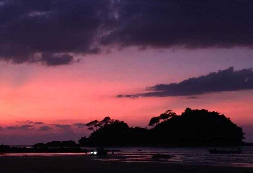 בית מלון כפרי Sea Rounding