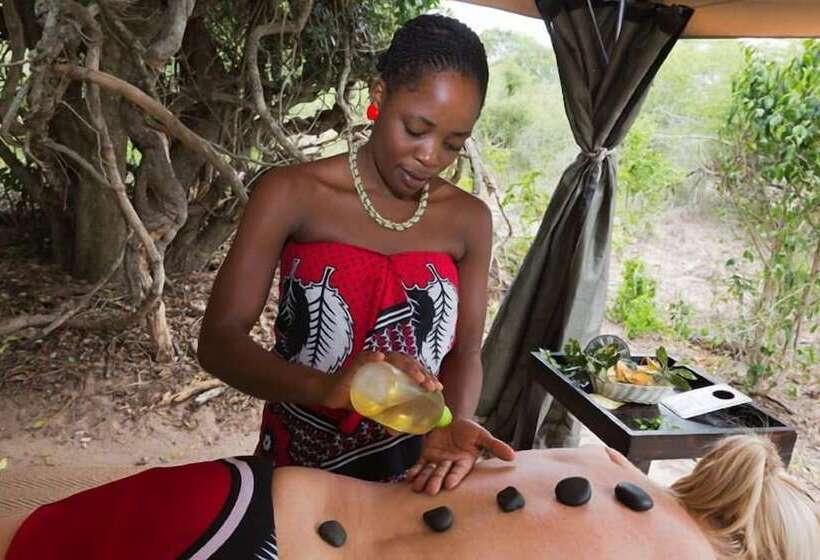 בית מלון כפרי Tembe Elephant Park Lodge