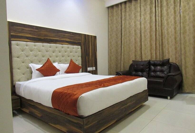 בית מלון כפרי The English Garden