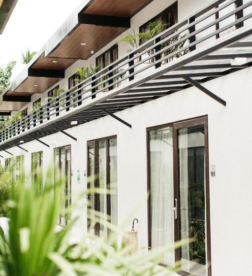 هتل Holiday Suites Port Barton